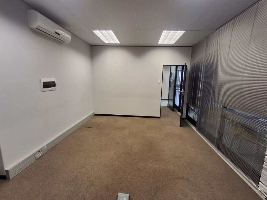 To Let Commercial Property for Rent in Vincent Eastern Cape